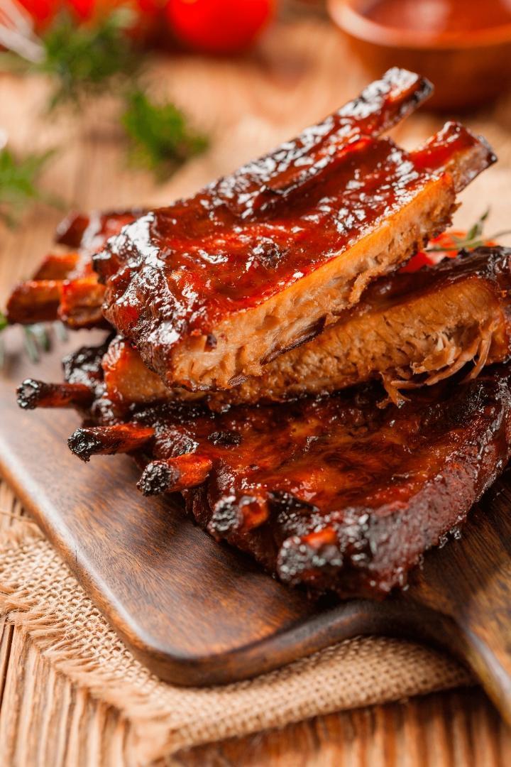 Costelinha de porco ao molho barbecue