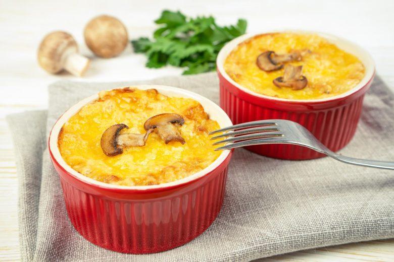 Souflê de camarão, queijo e champignon