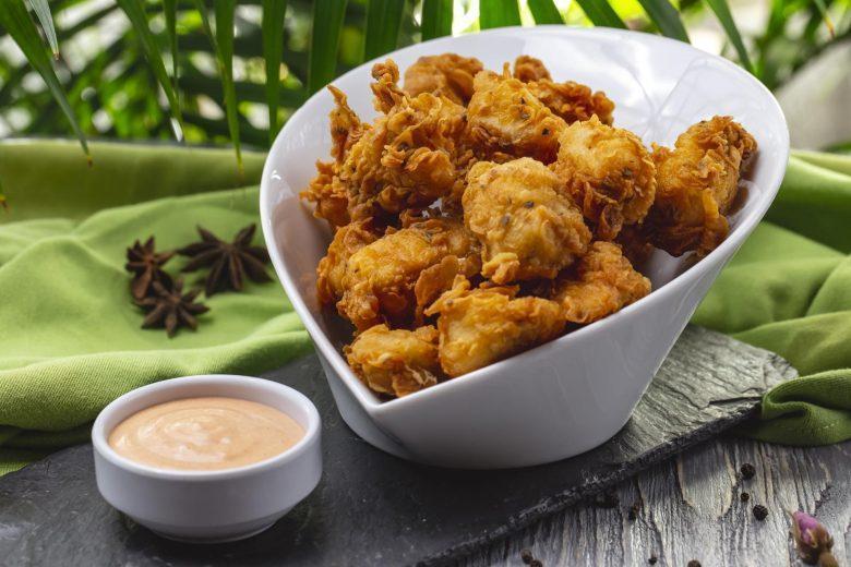 Cubos de frango empanado
