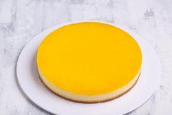 Cheesecake com calda de manga