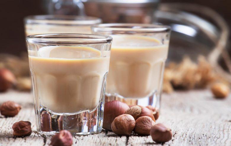 Licor de chocolate branco com nozes