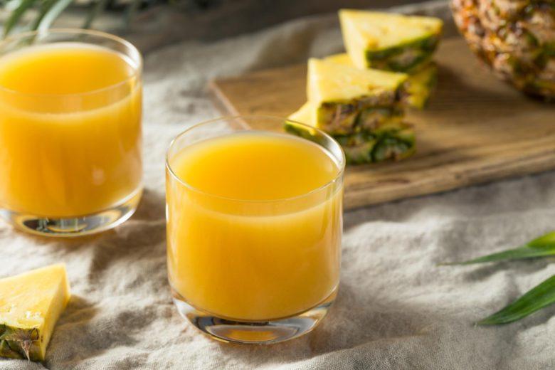 Suco de carambola com abacaxi