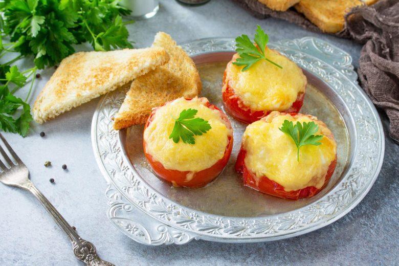 Tomate recheado com mussarela