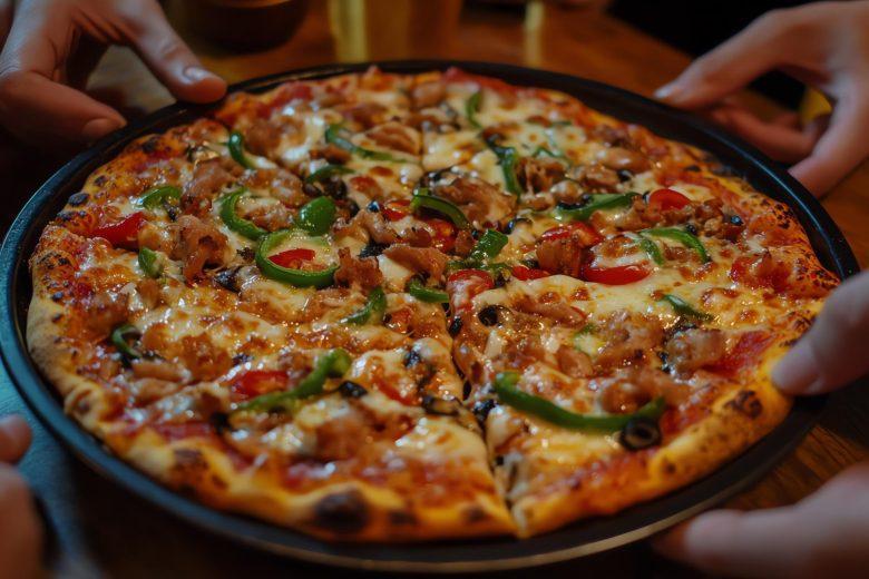 Pizza de pimentão e atum