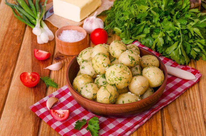 Batata bolinha com ervas