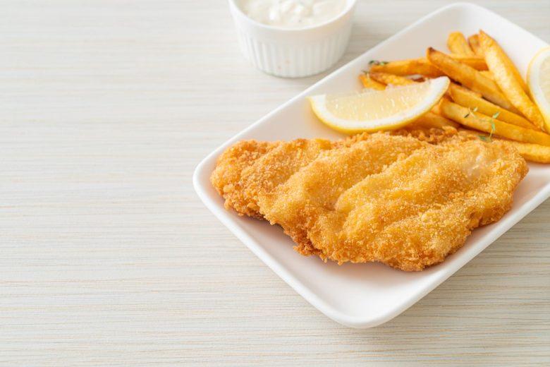 Filé de peixe empanado com molho tártaro