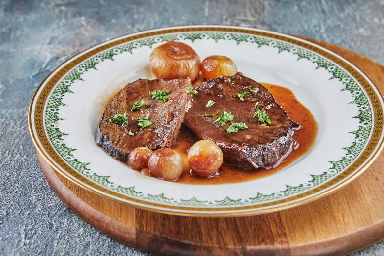 Carne ao molho de vinho