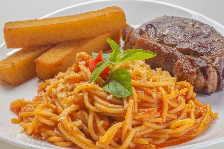 Espaguete ao sugo