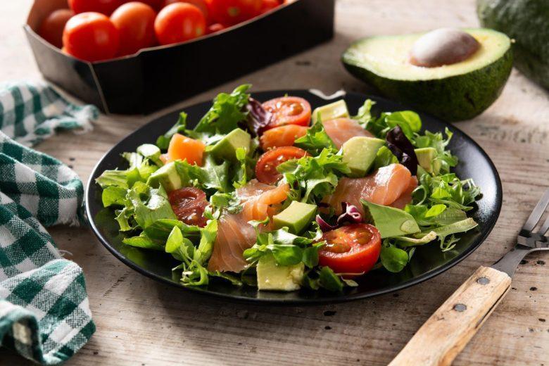 Salmão com salada