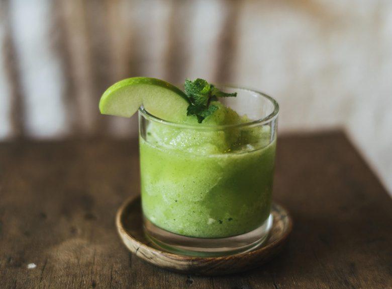 Suco de maçã e limão