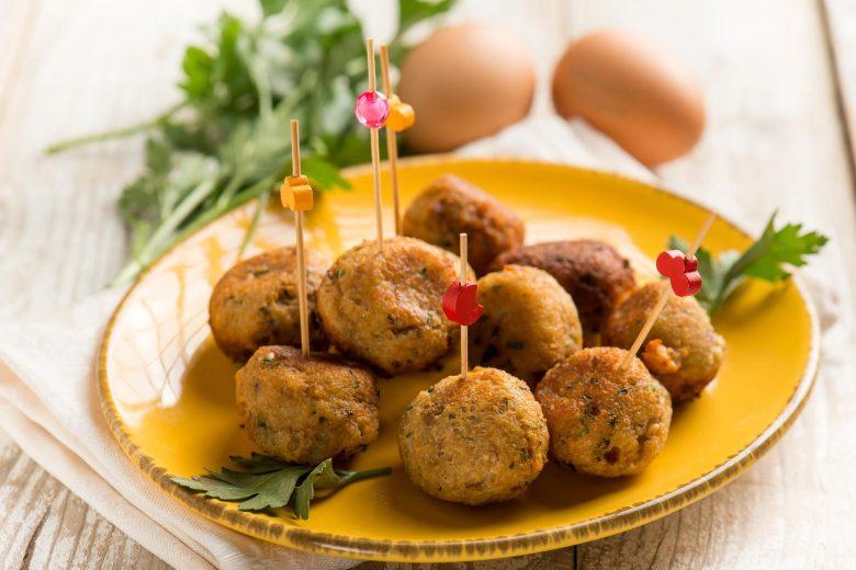 Bolinho de grão de bico com salmão
