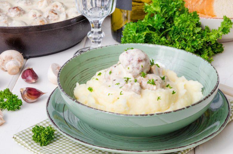 Almôndega de bacalhau com purê