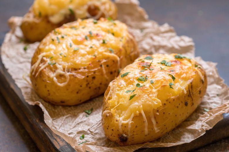Batata recheada com bacalhau desfiado
