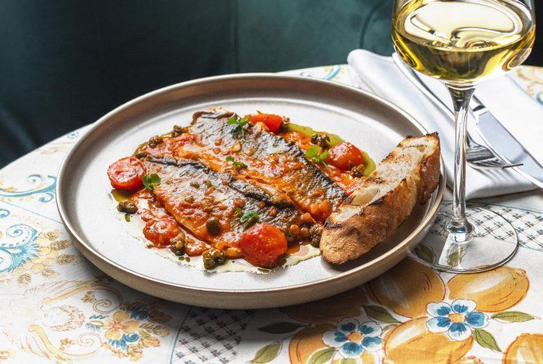 Robalo com tomate ao vinho branco