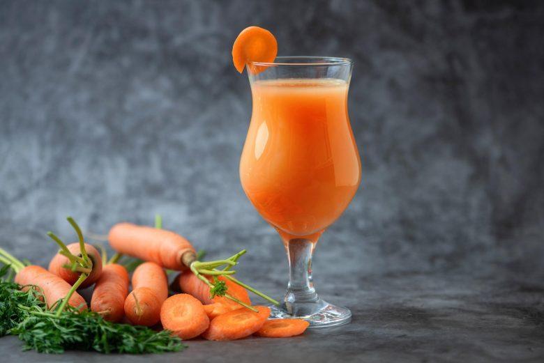 Suco de salsão e cenoura