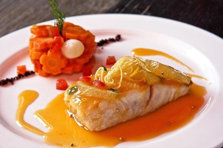 Peixe ao vapor com molho cítrico