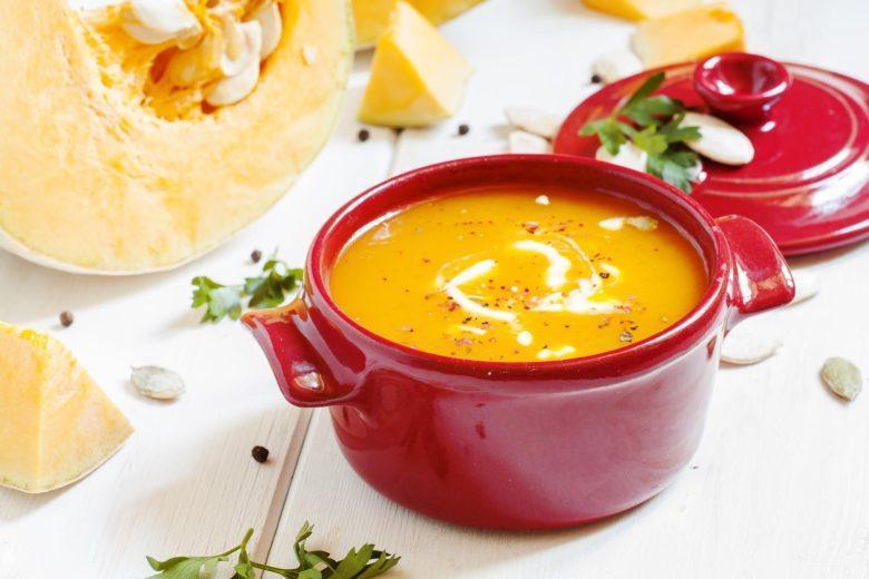 Sopa de abóbora com queijo