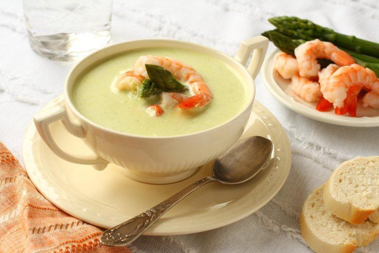 Sopa deliciosa de aspargos