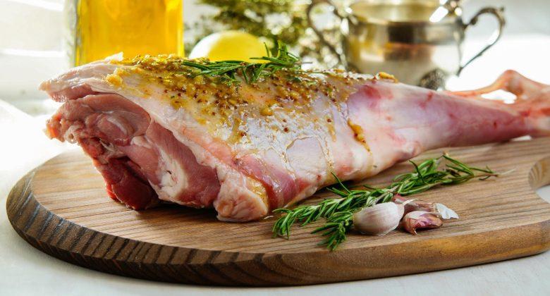 Pernil de cordeiro marinado
