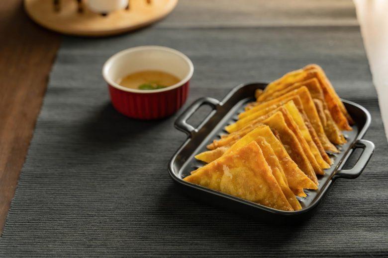 Wonton frito de shitake e camarão