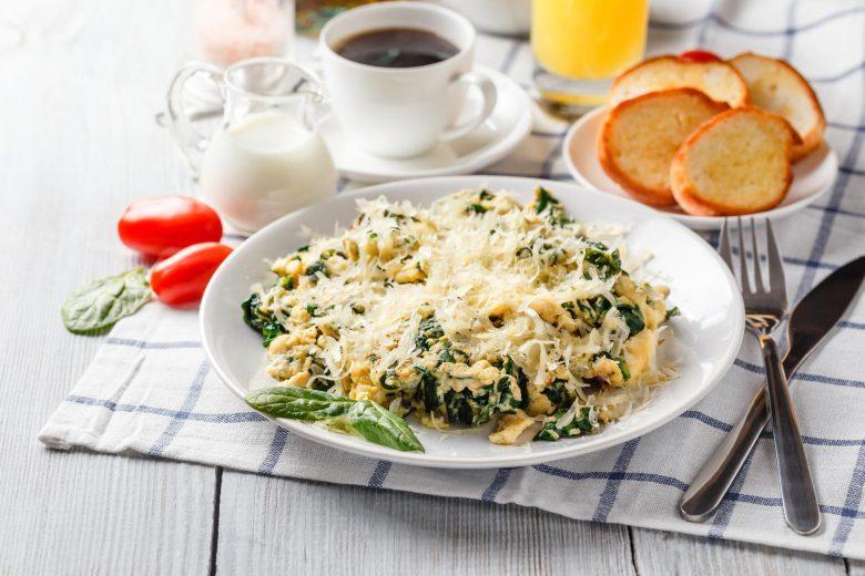 Omelete de espinafre com mussarela