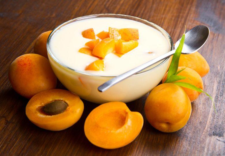 Creme de pêssego e iogurte