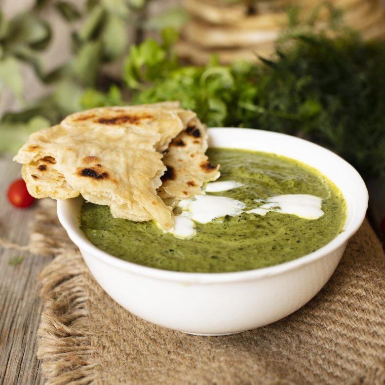Palak raita (espinafre com iogurte)