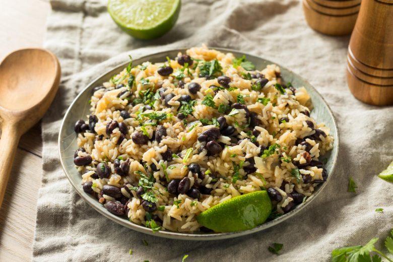 Arroz com feijão preto