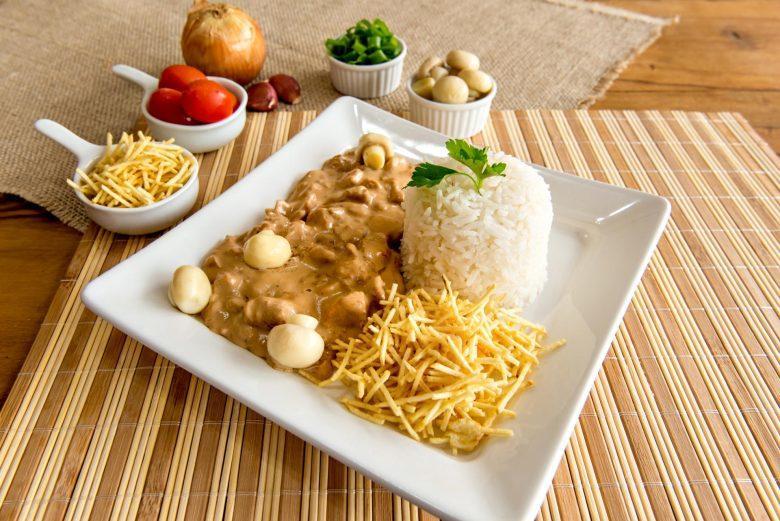 Estrogonofe light de frango