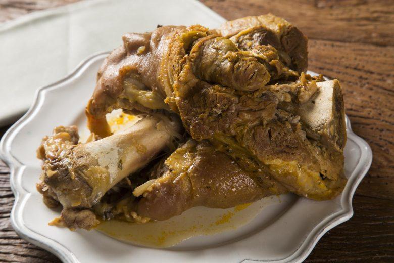 Joelho de porco cozido