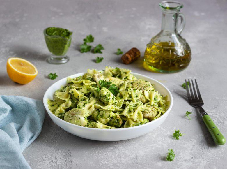Macarrão com molho pesto