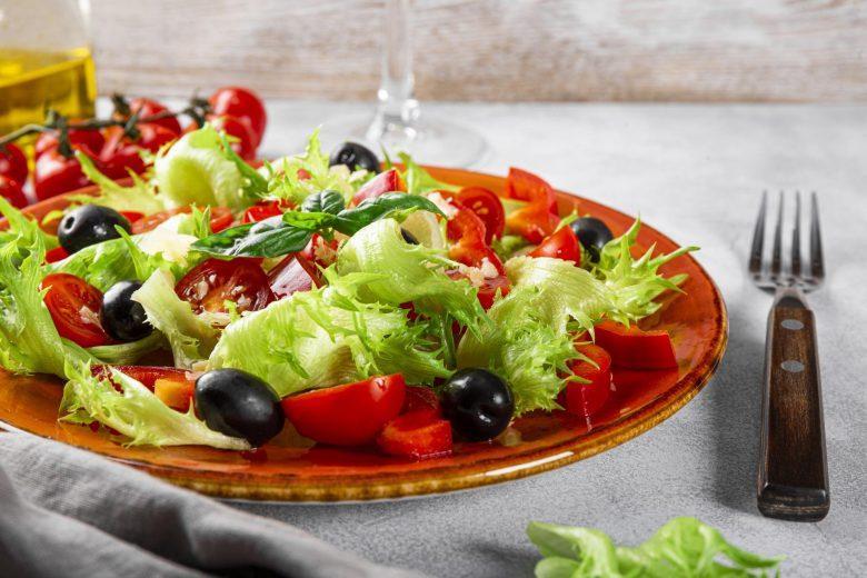 Salada tropical com azeitonas