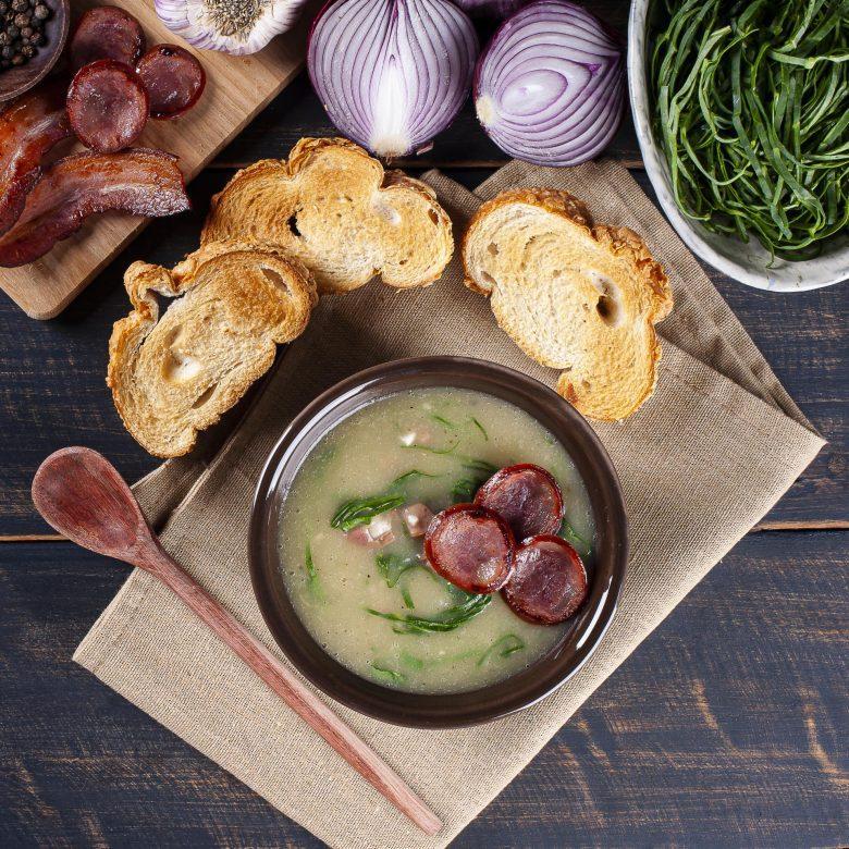 Caldo verde mineiro