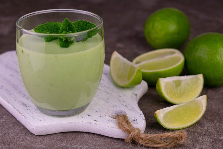 Suco de limão com capim limão