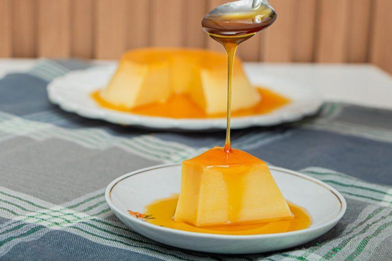 Pudim de leite com maracujá