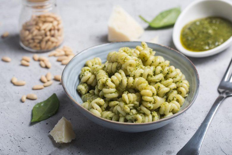 Fusilli ao molho de cinco ervas
