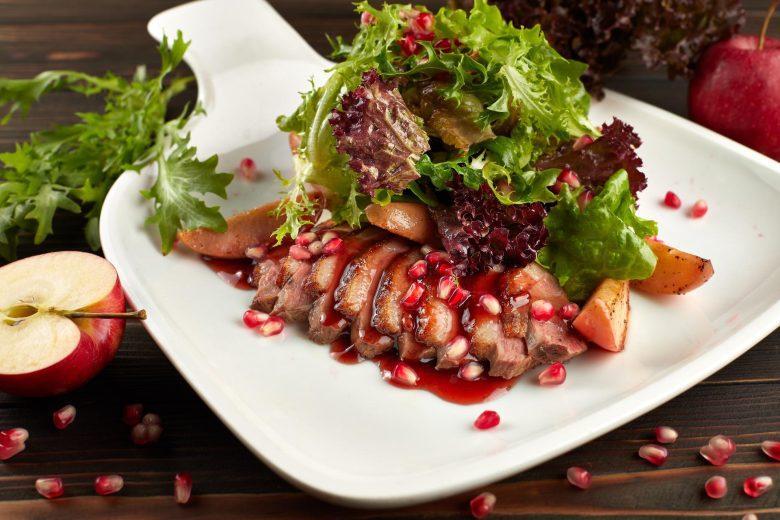 Peito de pato com romã