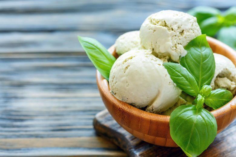 Sorvete de maçã verde ao manjericão