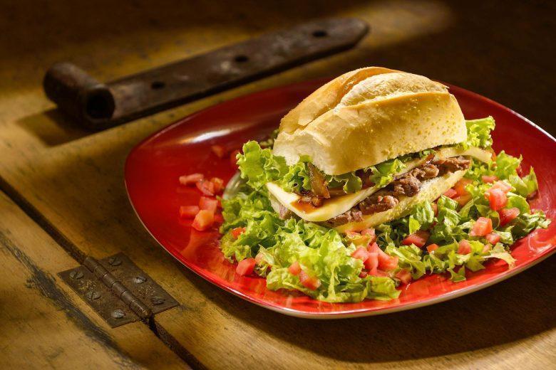Sanduíche de carne moída