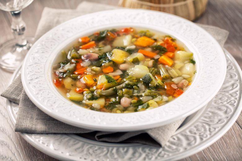 Minestrone de legumes e cevada