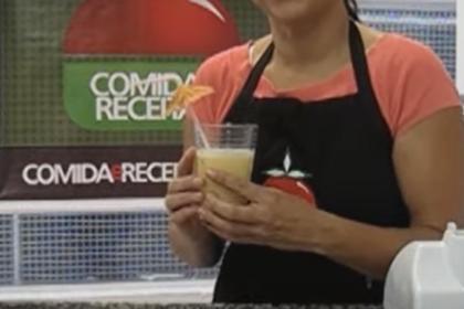 Suco de laranja com hortelã e abacaxi