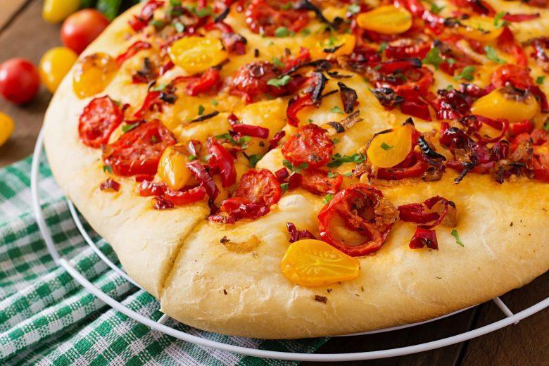 Foccacia de batata com tomate