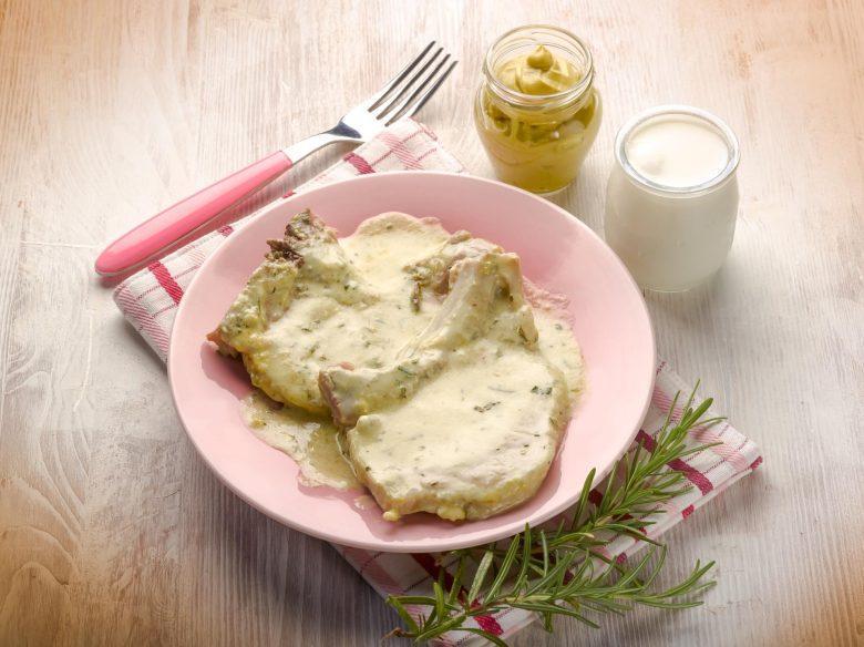Bife ao molho de iogurte