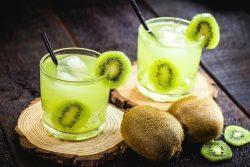 Suco de kiwi com chá verde