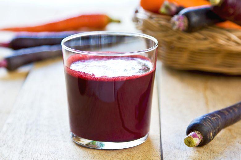 Suco de laranja, beterraba e cenoura