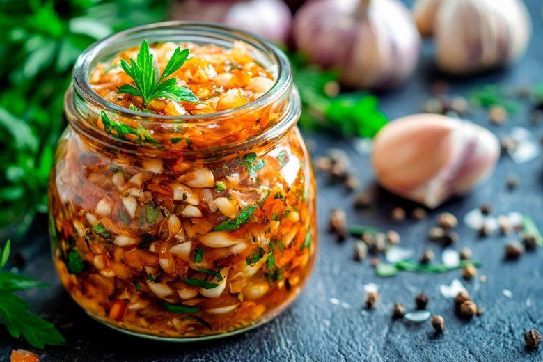Azeite de oliva picante ao alho e pimenta