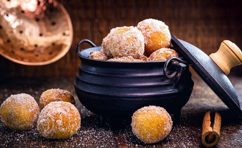 Bolinho com açúcar e canela