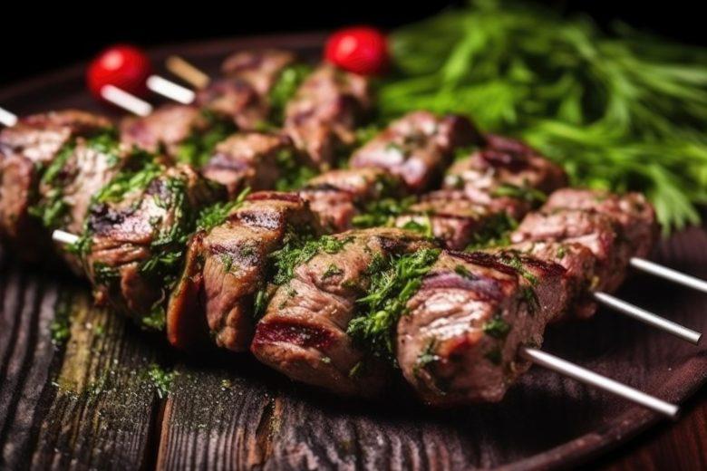 Espetinho de carne de cordeiro