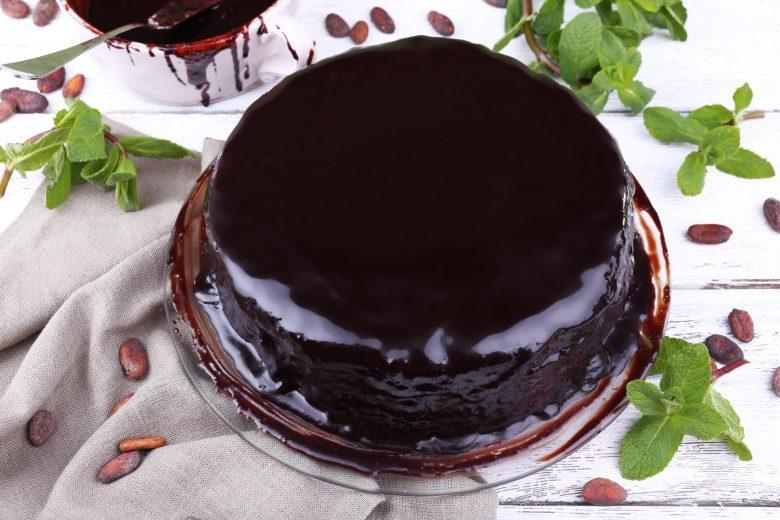 Bolo gelado de chocolate com ganache
