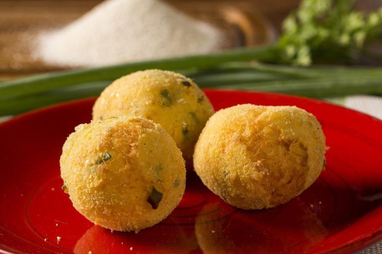 Bolinho de mandioca recheado